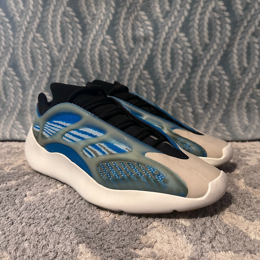 Yeezy 700 V3